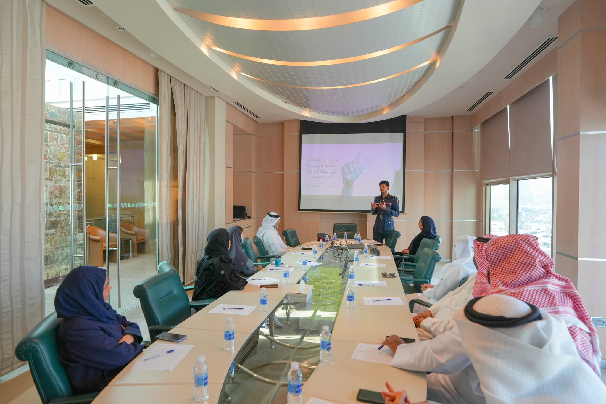 الأكاديمية الملكية للشرطة تنظم محاضرة توعوية حول تطبيقات الذكاء الاصطناعي في بيئة العمل بالمجلس الاعلى للقضاء<